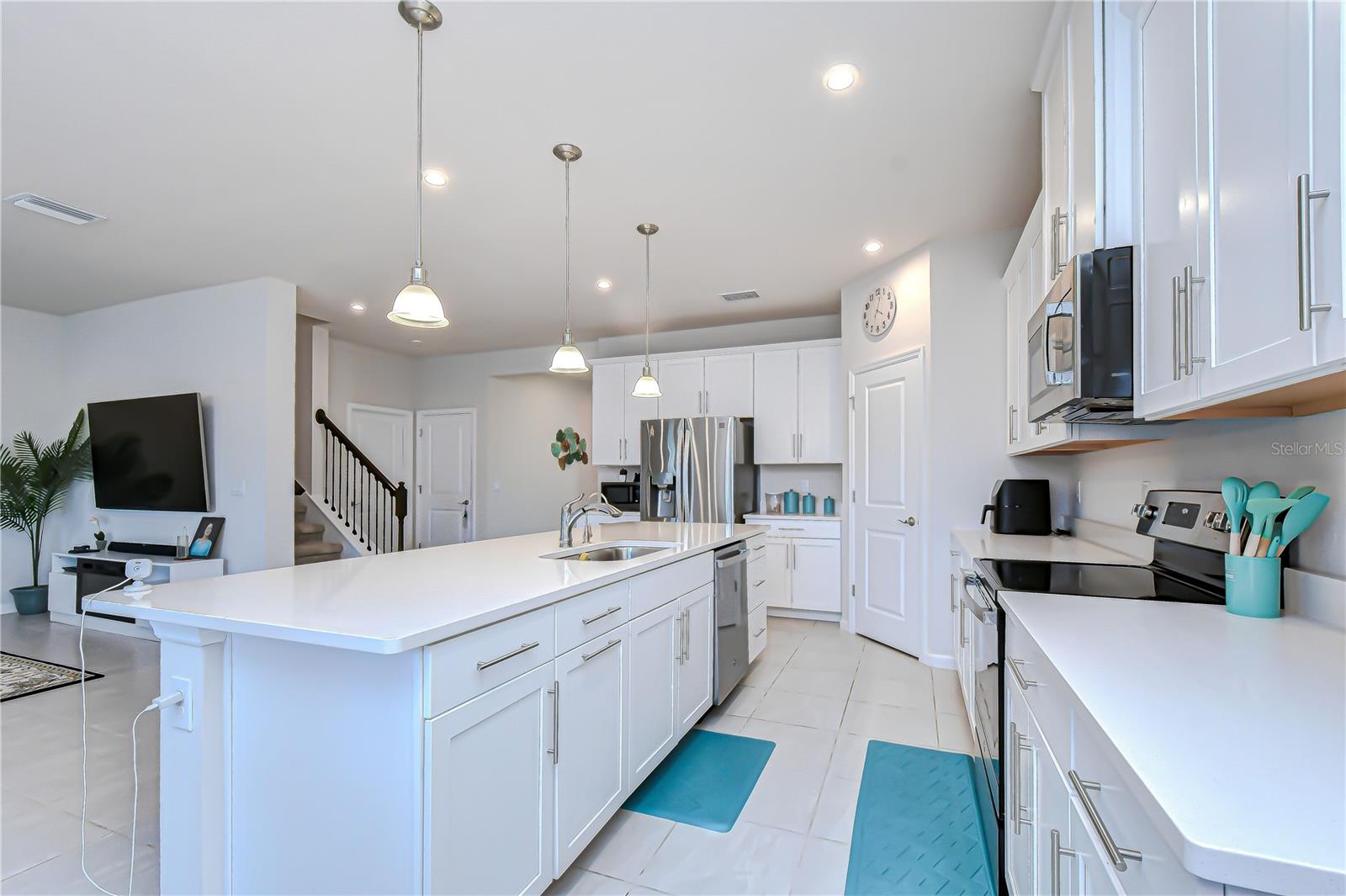Generous walkway between the island and cooktop for effortless movement.