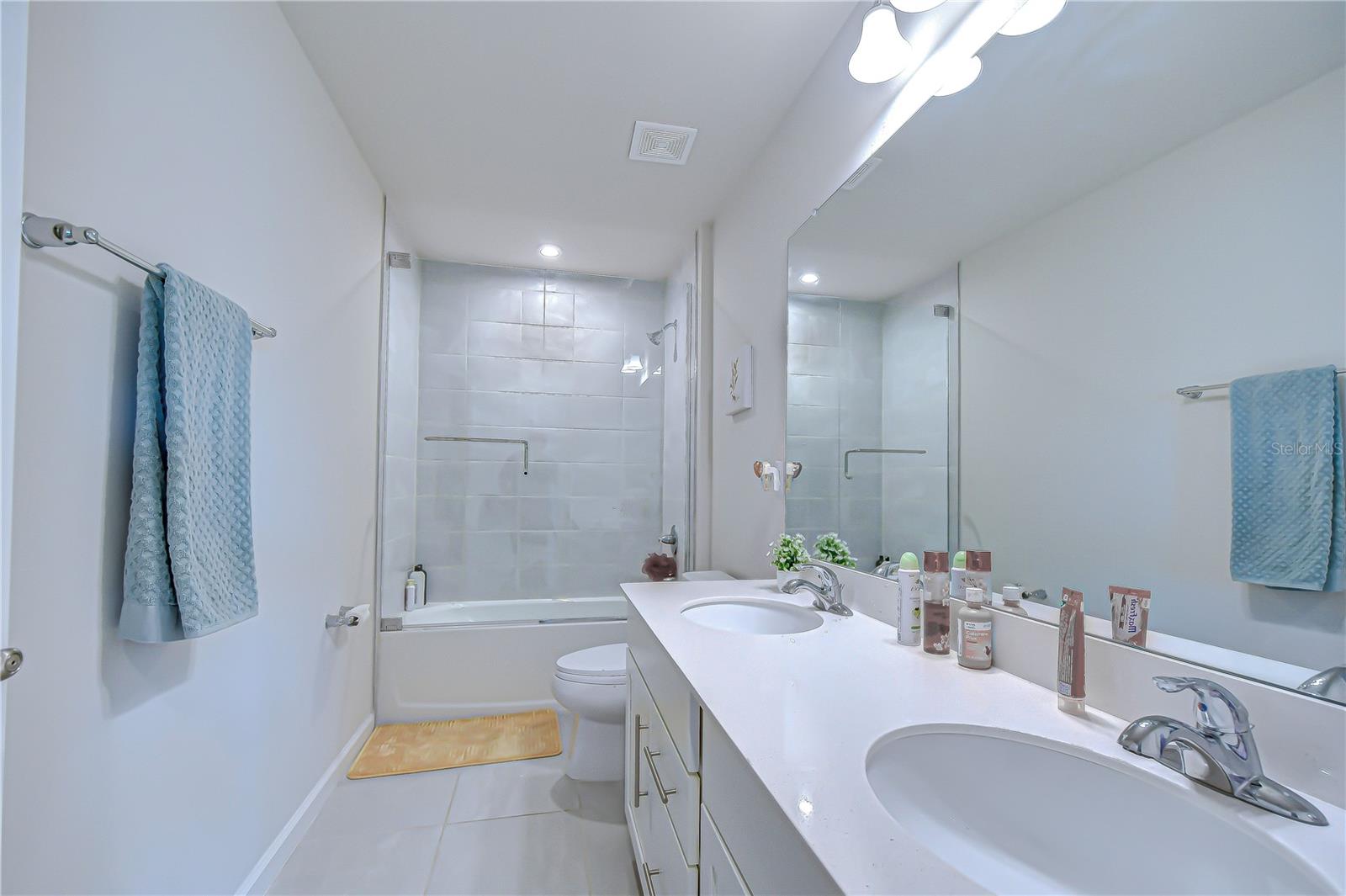 Well-maintained bathroom featuring a tub and shower combination.