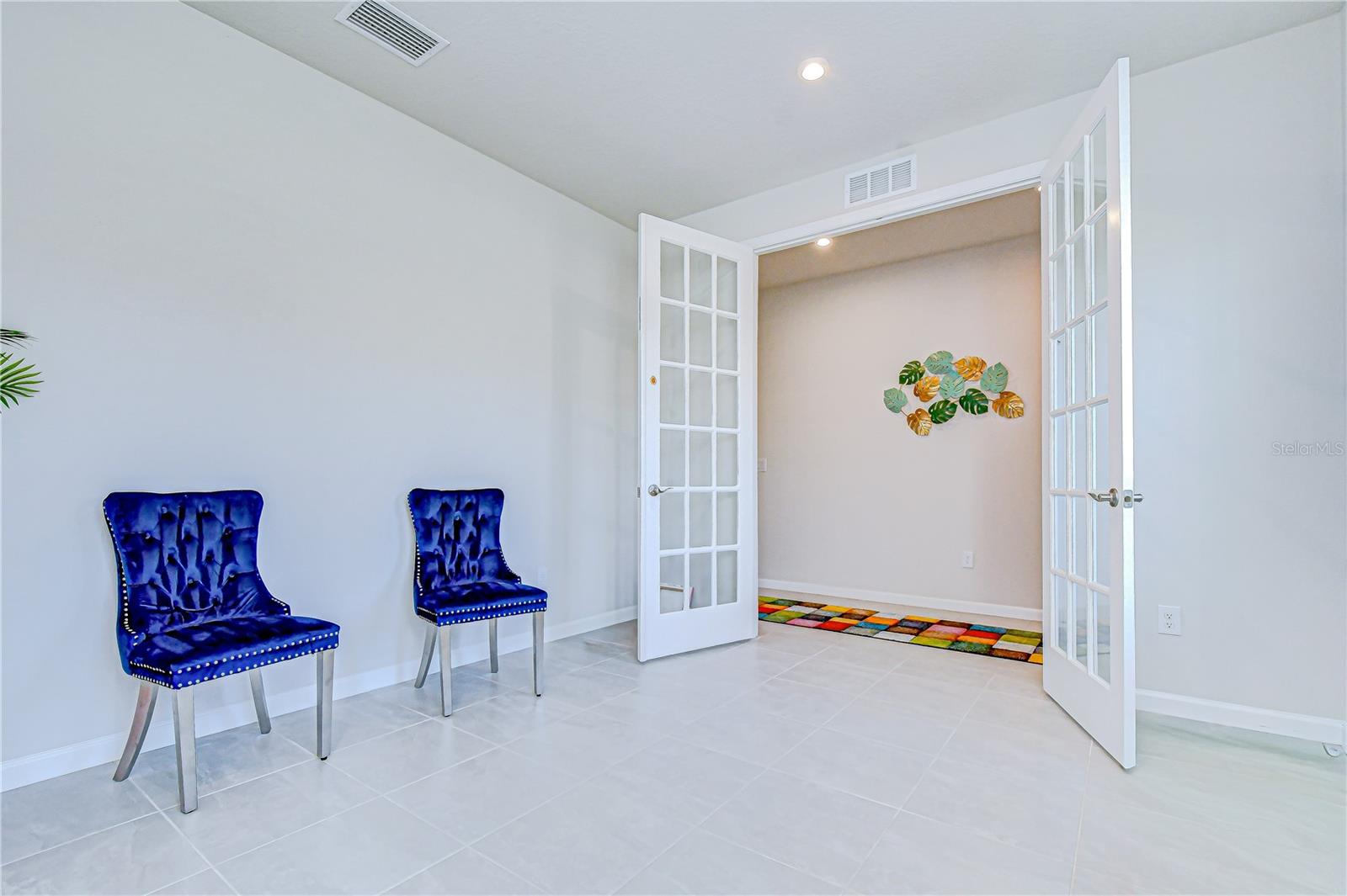Generously sized office offering flexibility and comfort.