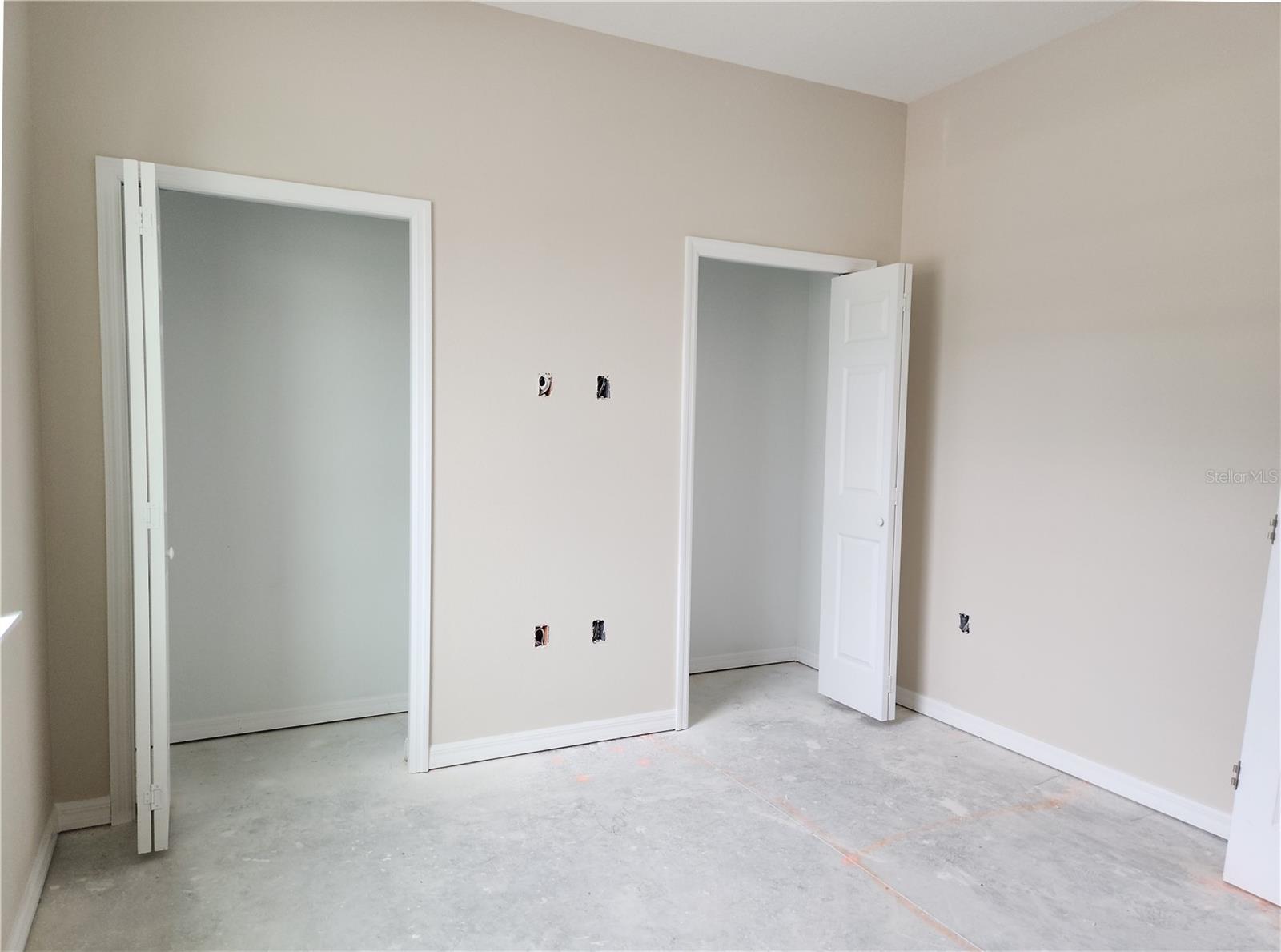 BR 2 DOUBLE CLOSETS