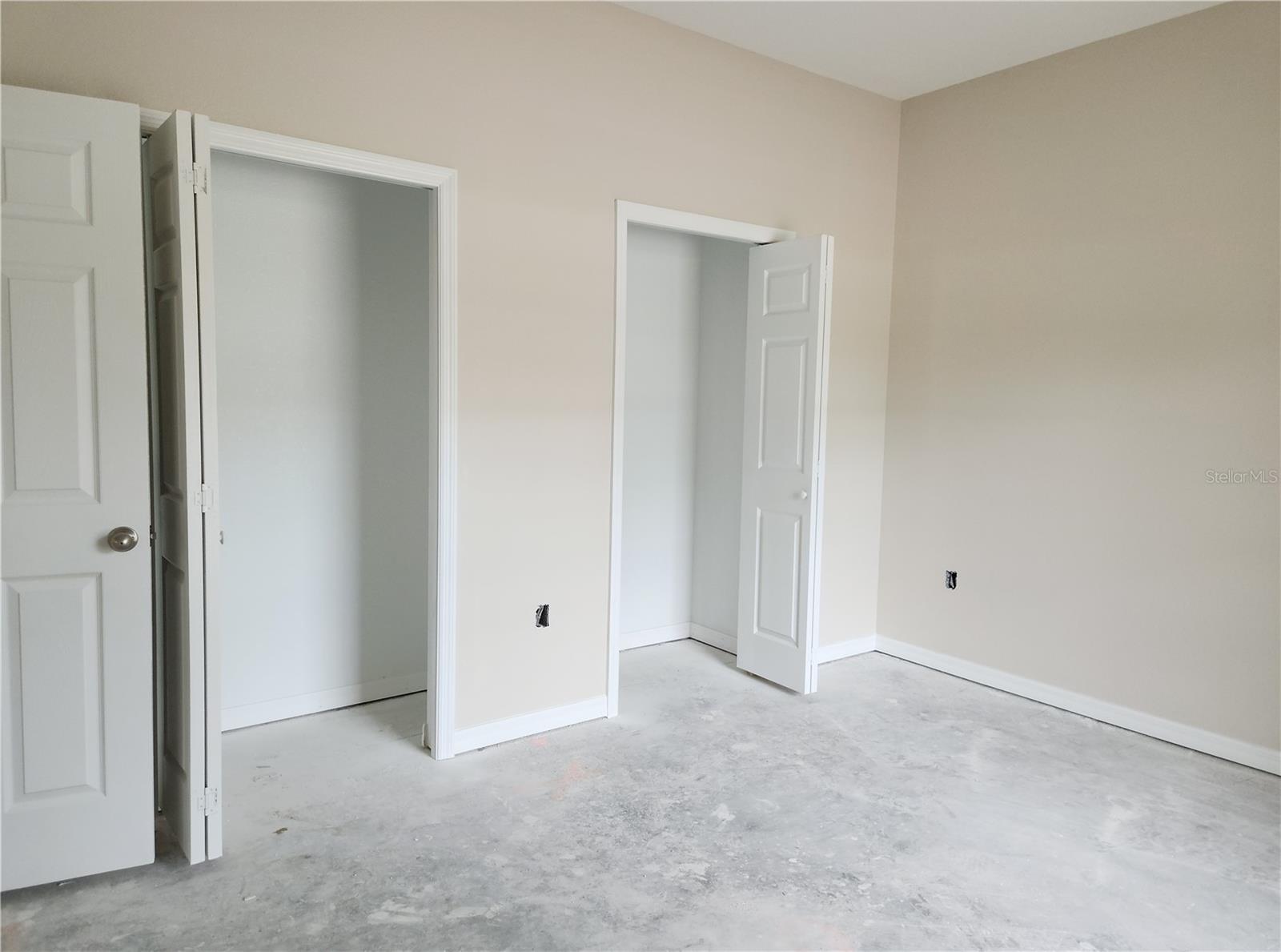 BR 3 DOUBLE CLOSETS