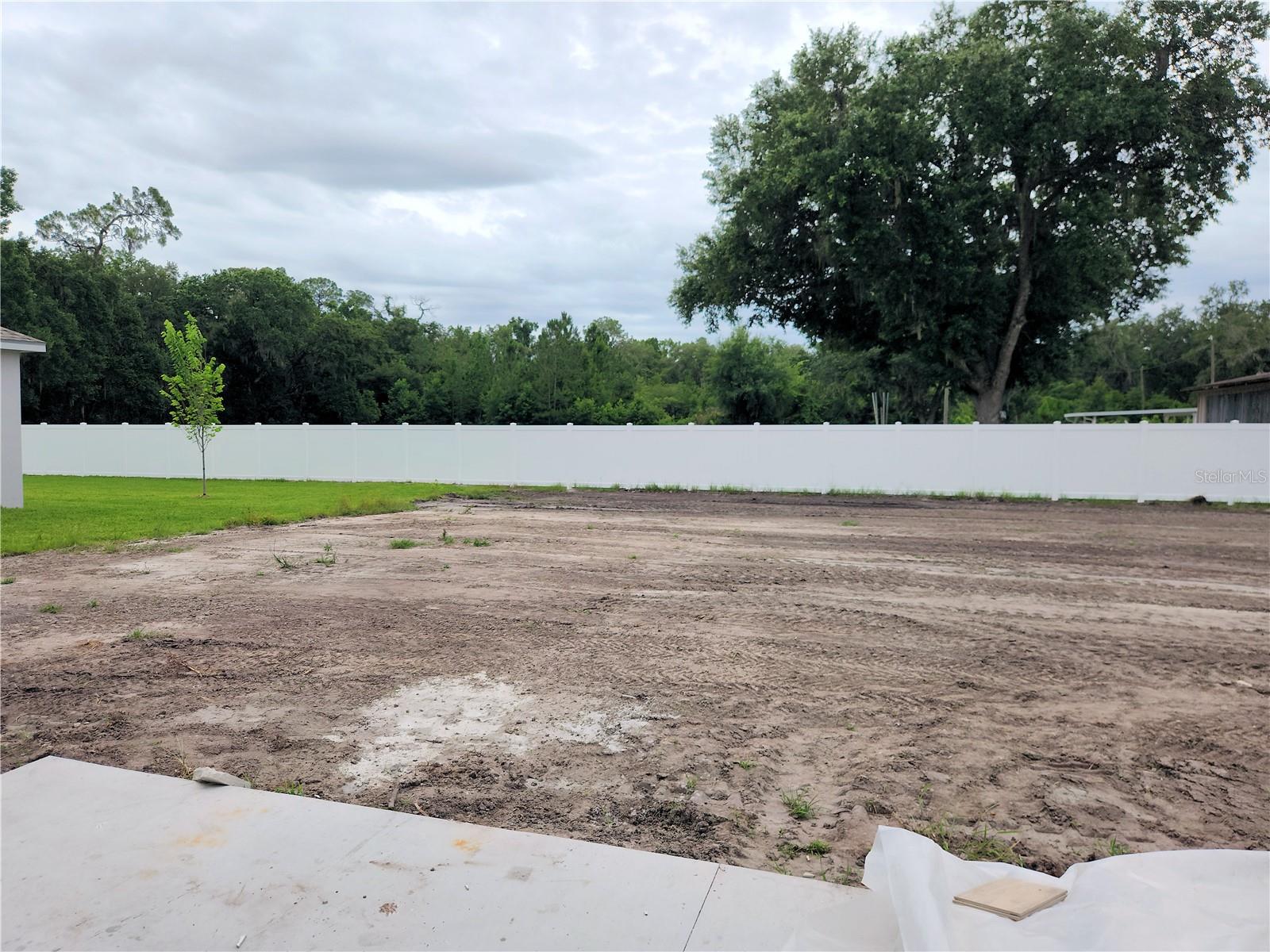 BIG BACK YARD WITH 75X147 HOMESITE