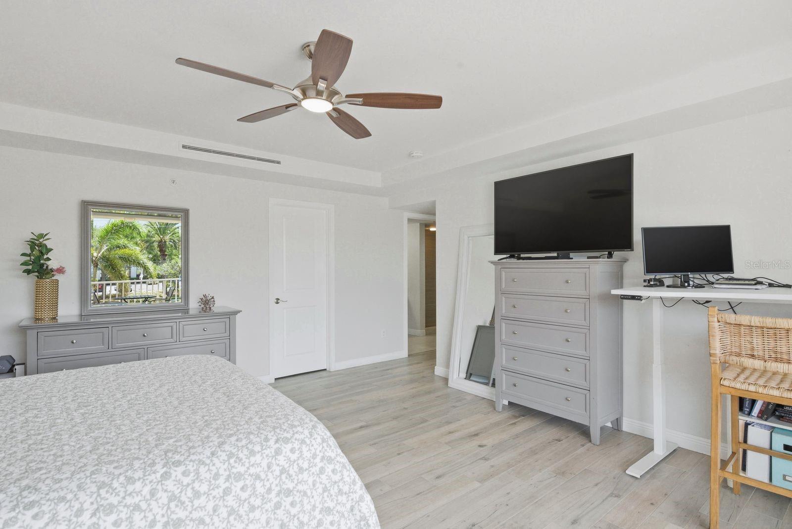 TB8504217