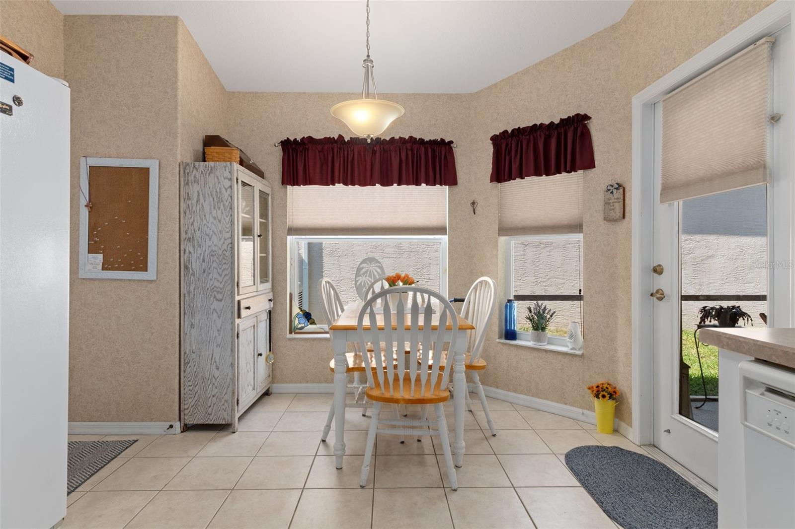 Kitchen/Breakfast Nook
