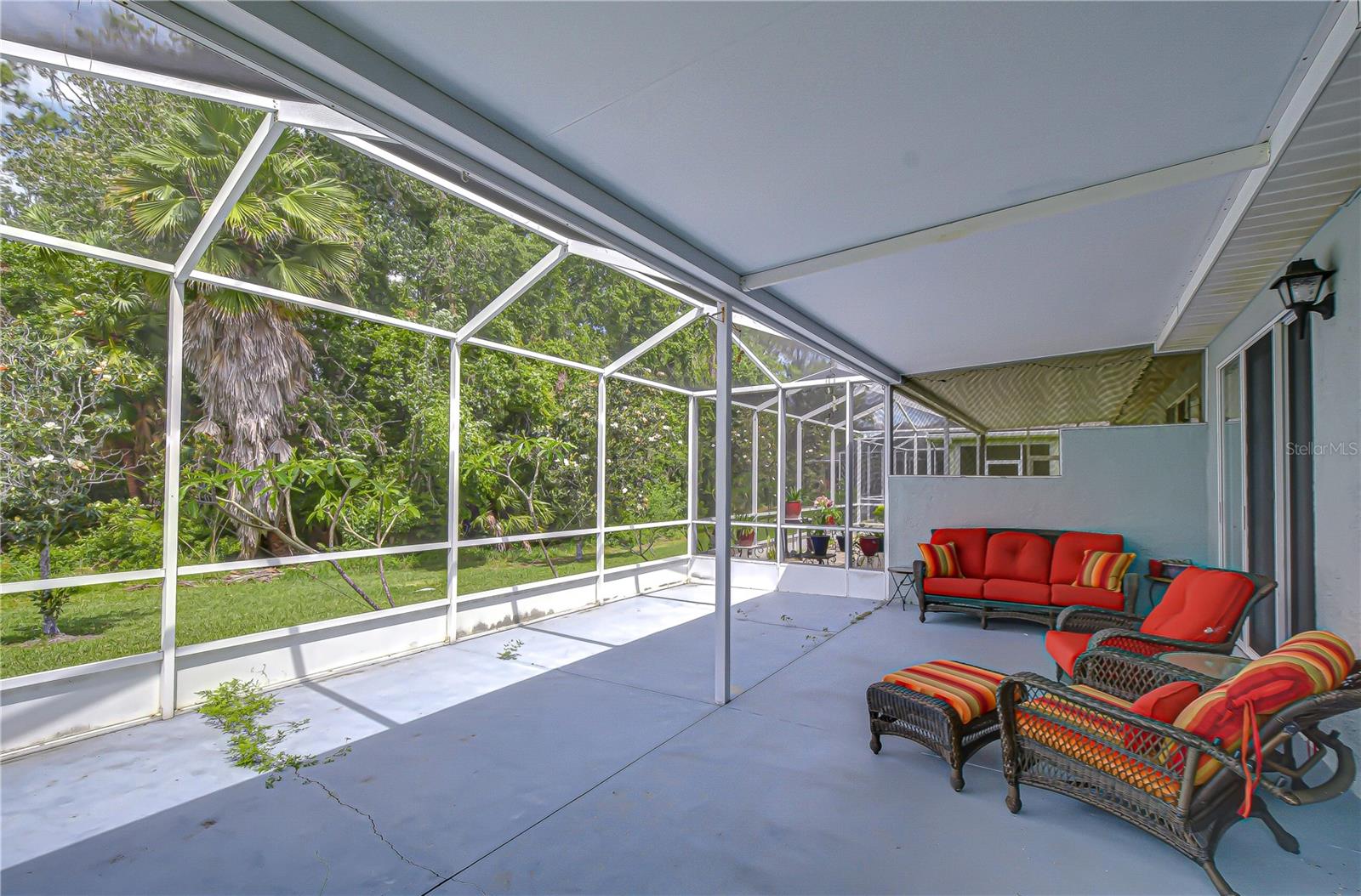 Large Screen Lanai