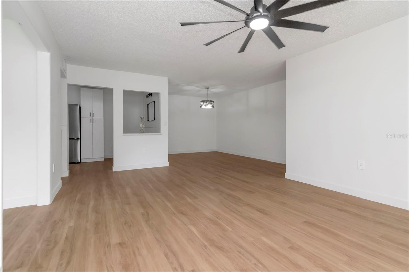 Seamless Living, Dining & Kitchen Layout
