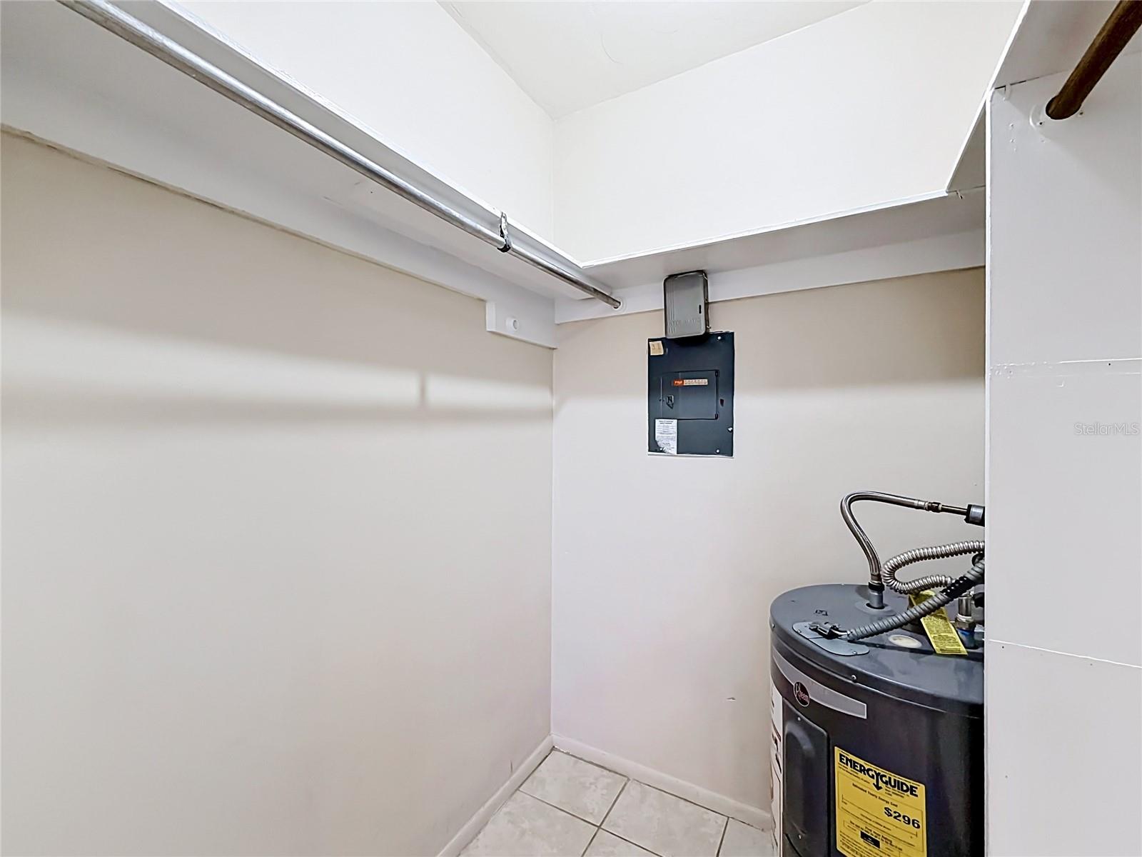 Guess walk-in Closet
