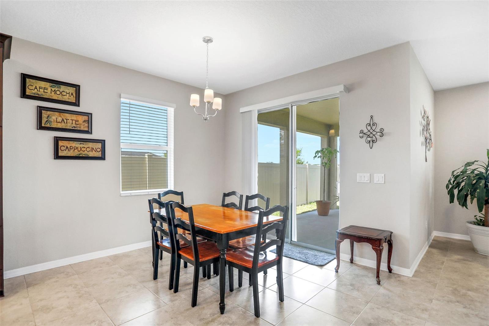 Cafe'/breakfast area, or have your coffee on the lanai.