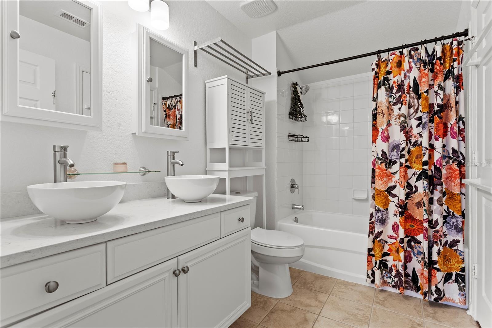 Dual vanity sinks in the bathroom