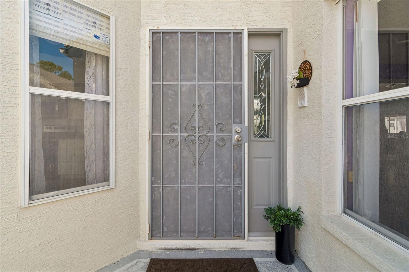 ENTRY WITH SCREEN DOOR