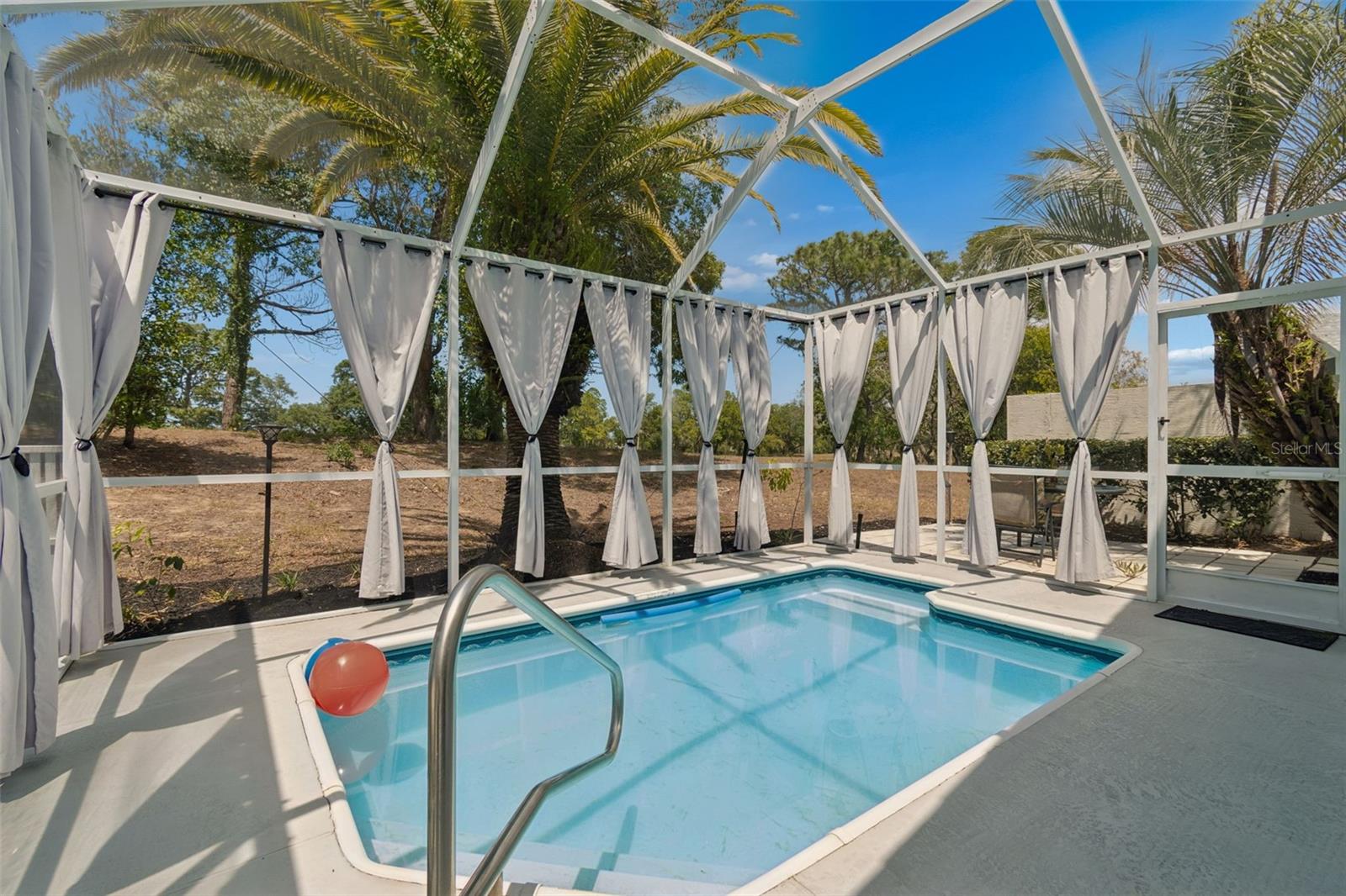 XOXKTAIL POOL