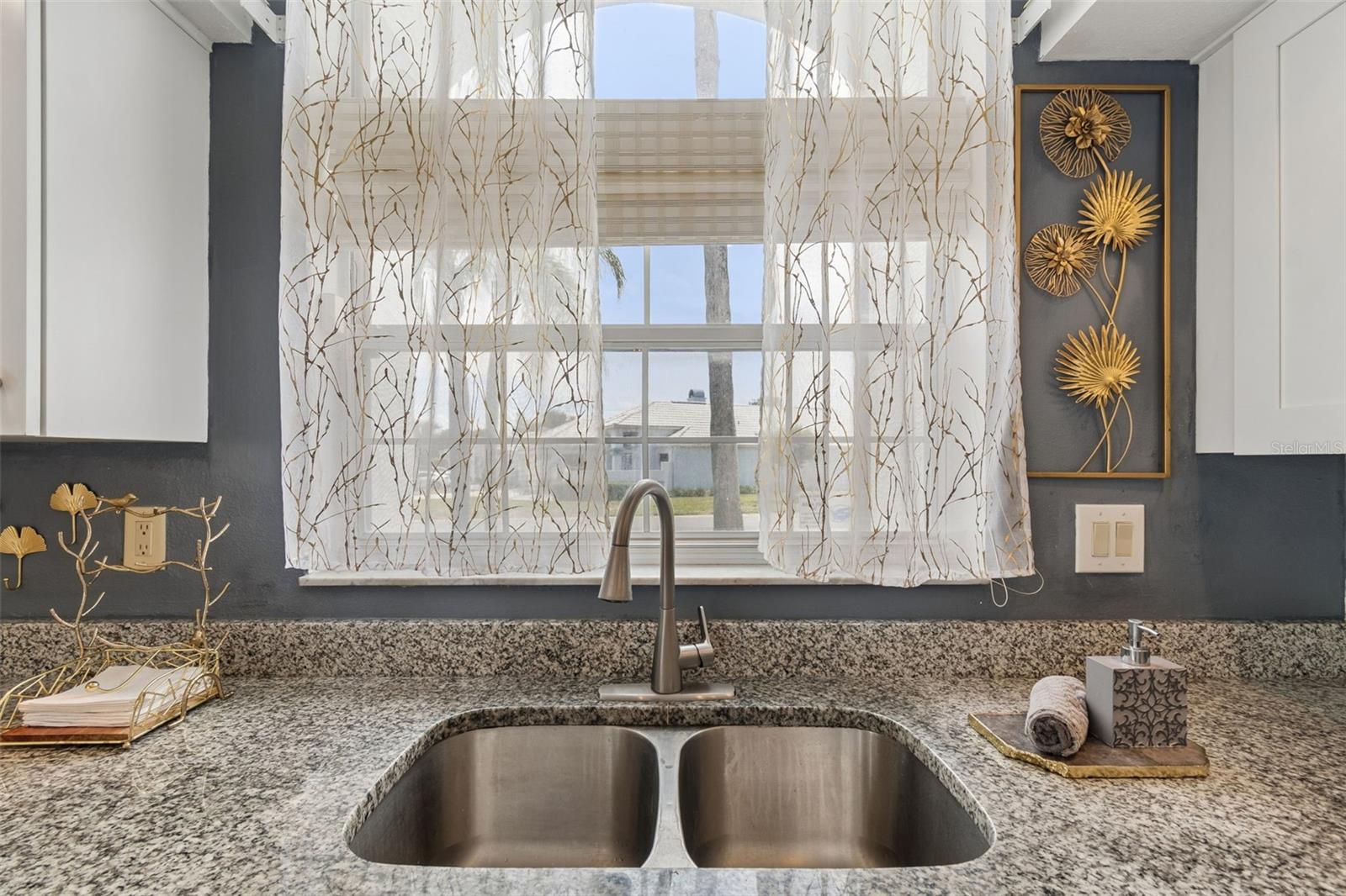 GRANITE COUNTER TOPS