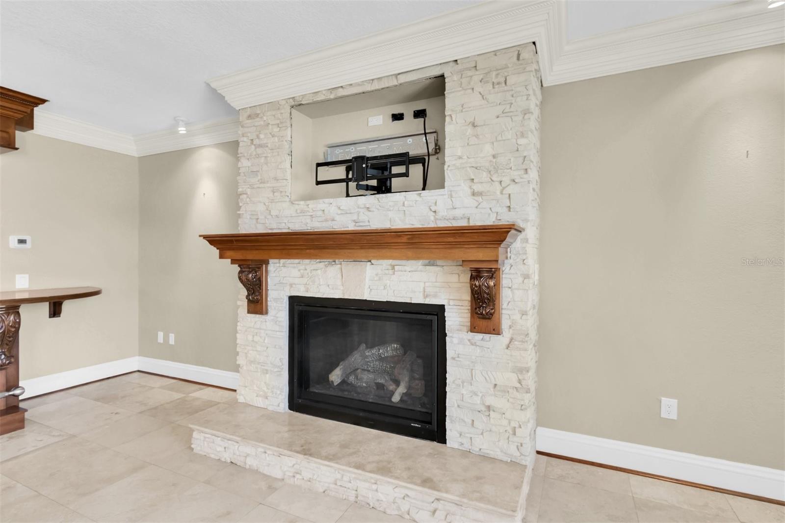 2nd fireplace just off the kitchen
