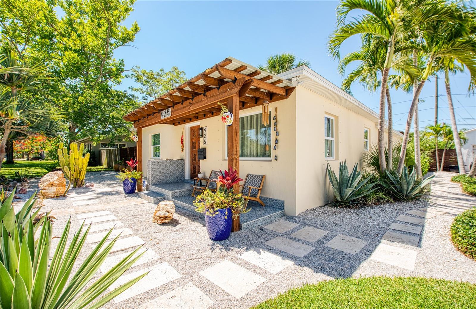 CASA BAJA: Front Porch