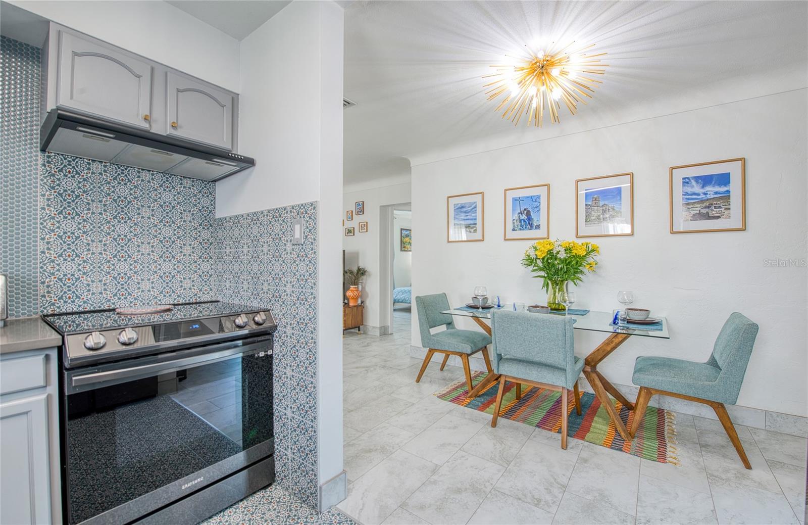 CASA BAJA: Kitchen Equipped with Samsung Smart Range Oven