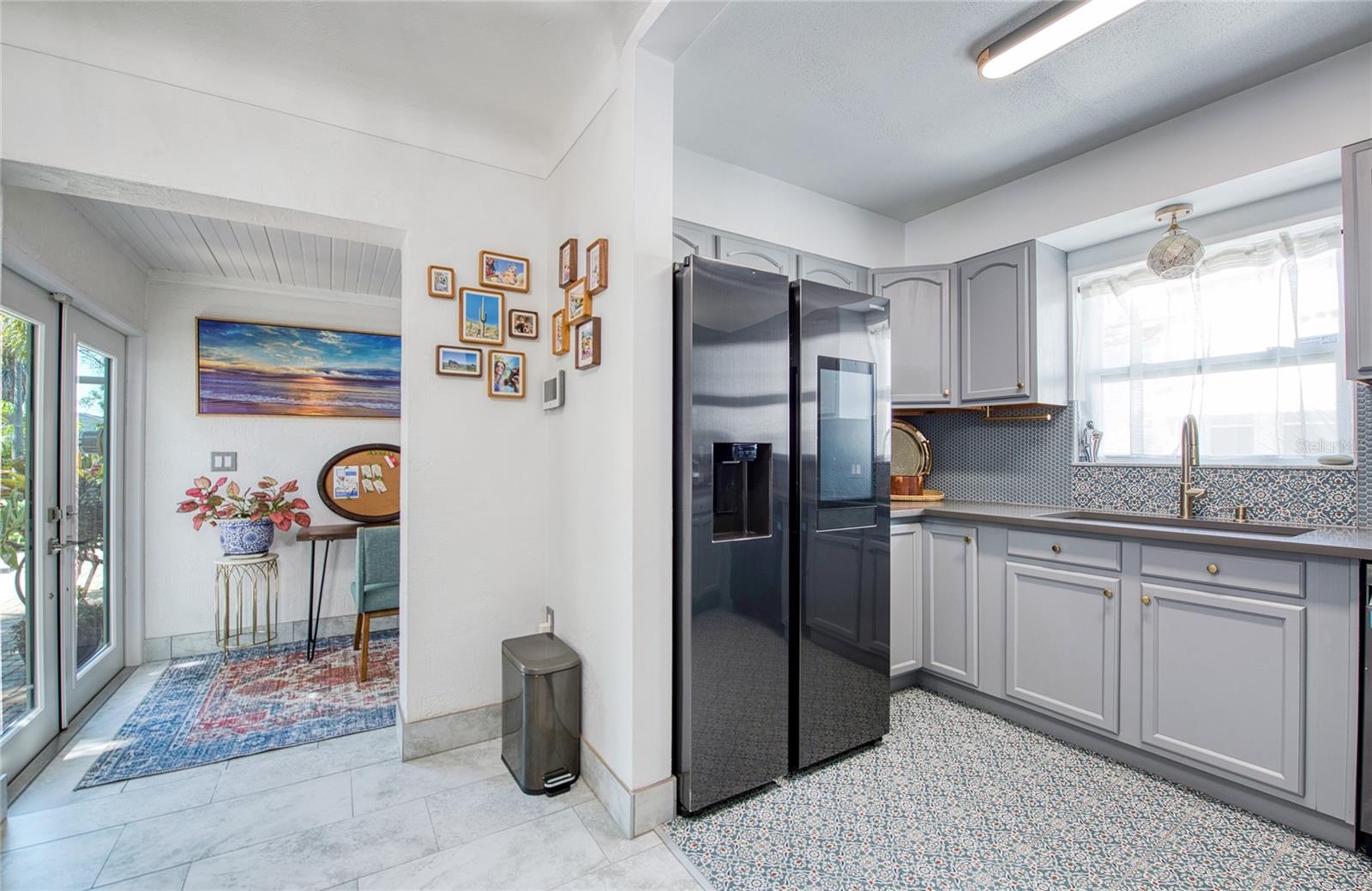 CASA BAJA: Kitchen and View of the Study/Den Area
