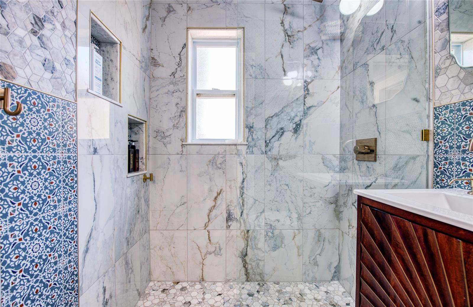 CASA BAJA: Bathroom Shower