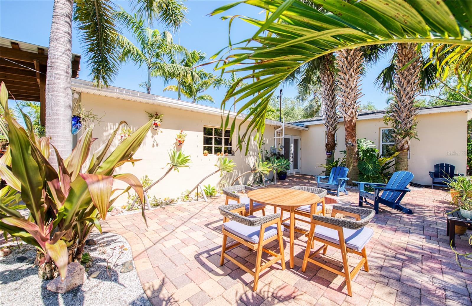 CASA BAJA: Outdoor Dining Set