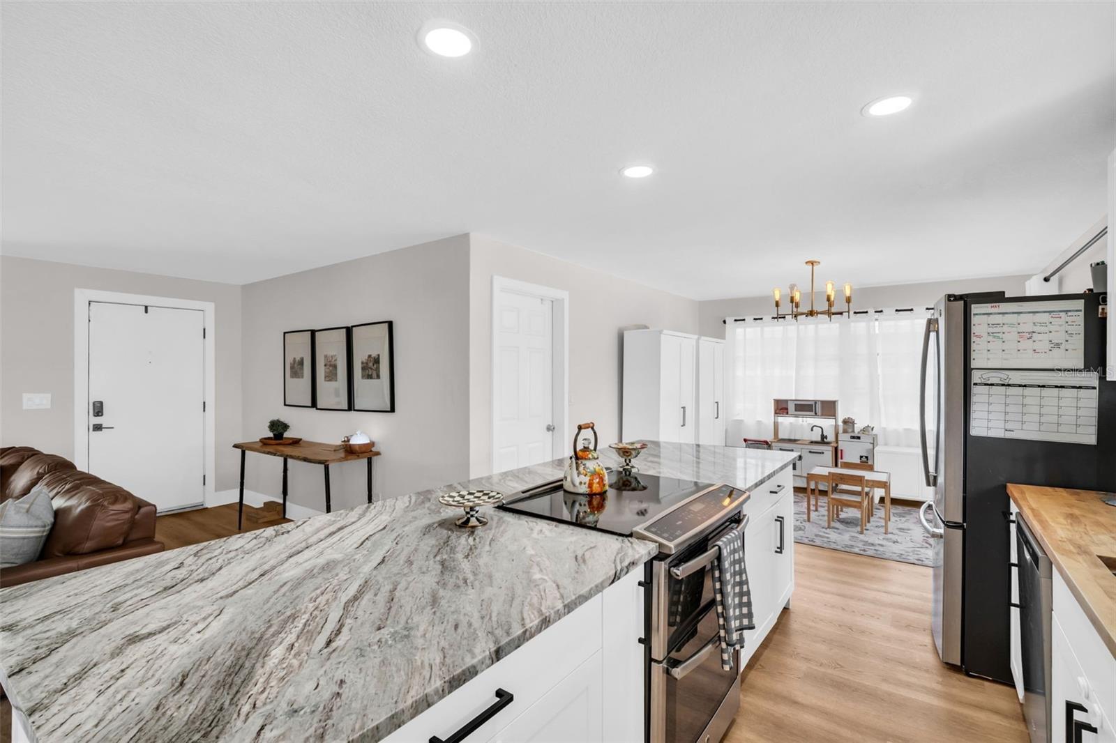 You'll love the open & airy space~