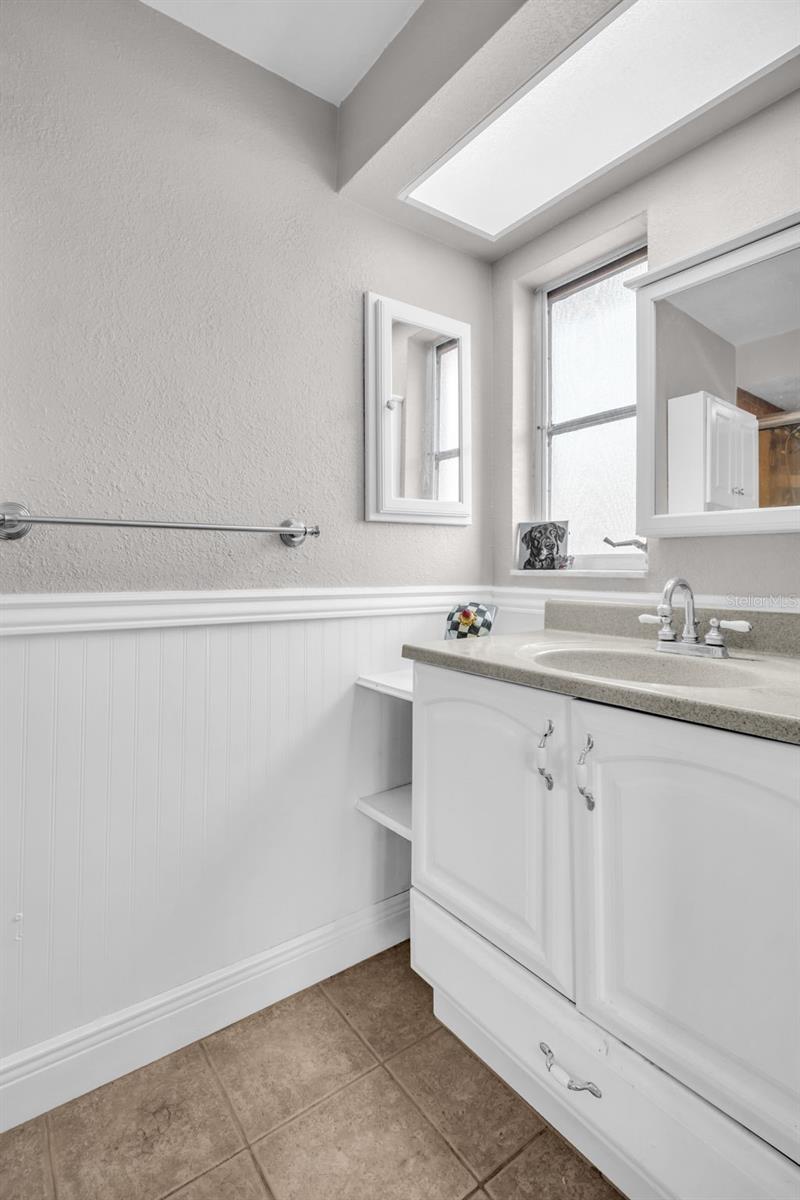 Light & bright primary en-suite with an updated vanity~