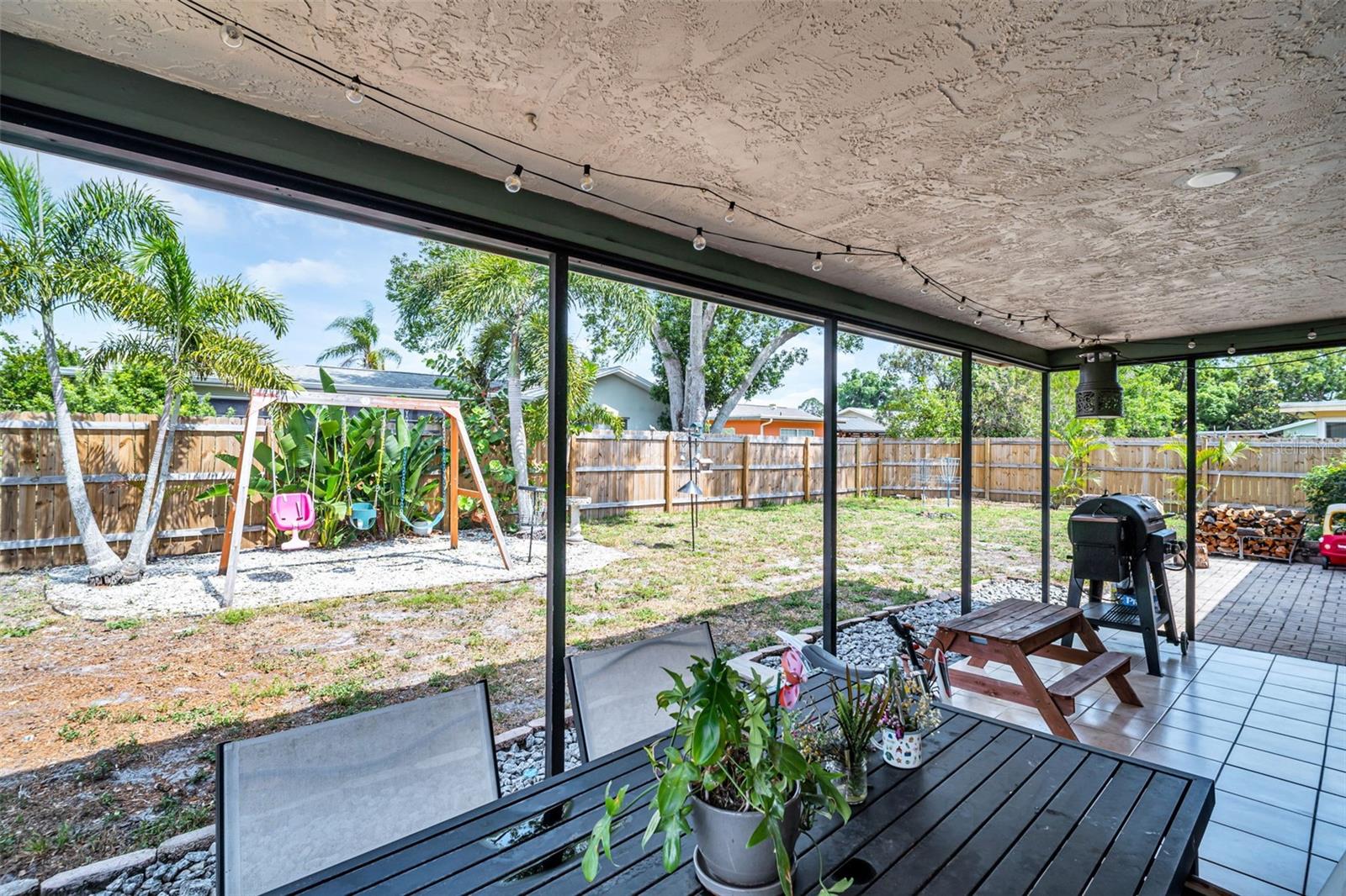 Fully fenced overing plenty of privacy~