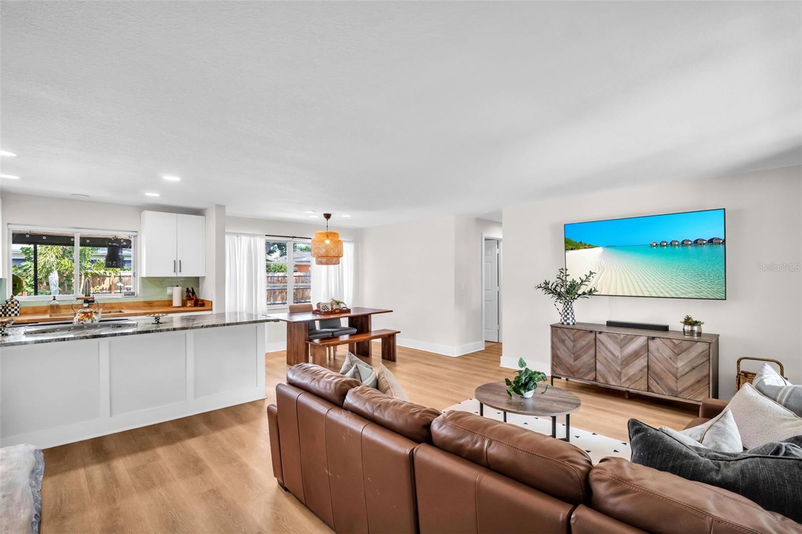 The perfect kitchen/living/dining room combo~