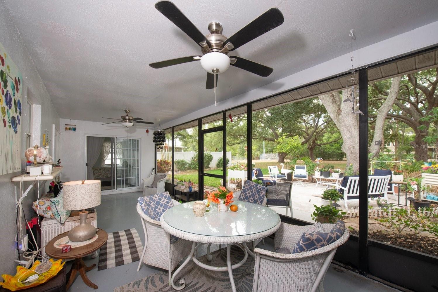 ENJOY OUTDOOR DINING AND ENTERTAINING