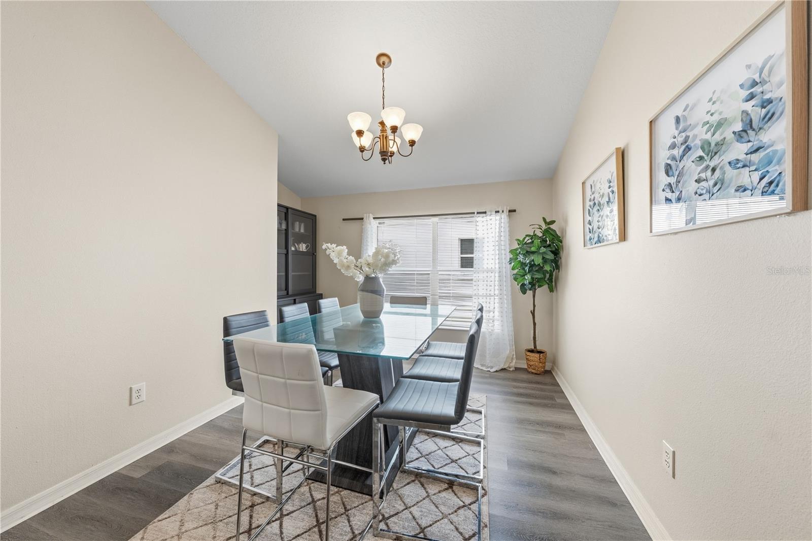 Formal Dining area with nook for dry-bar/ wine rack