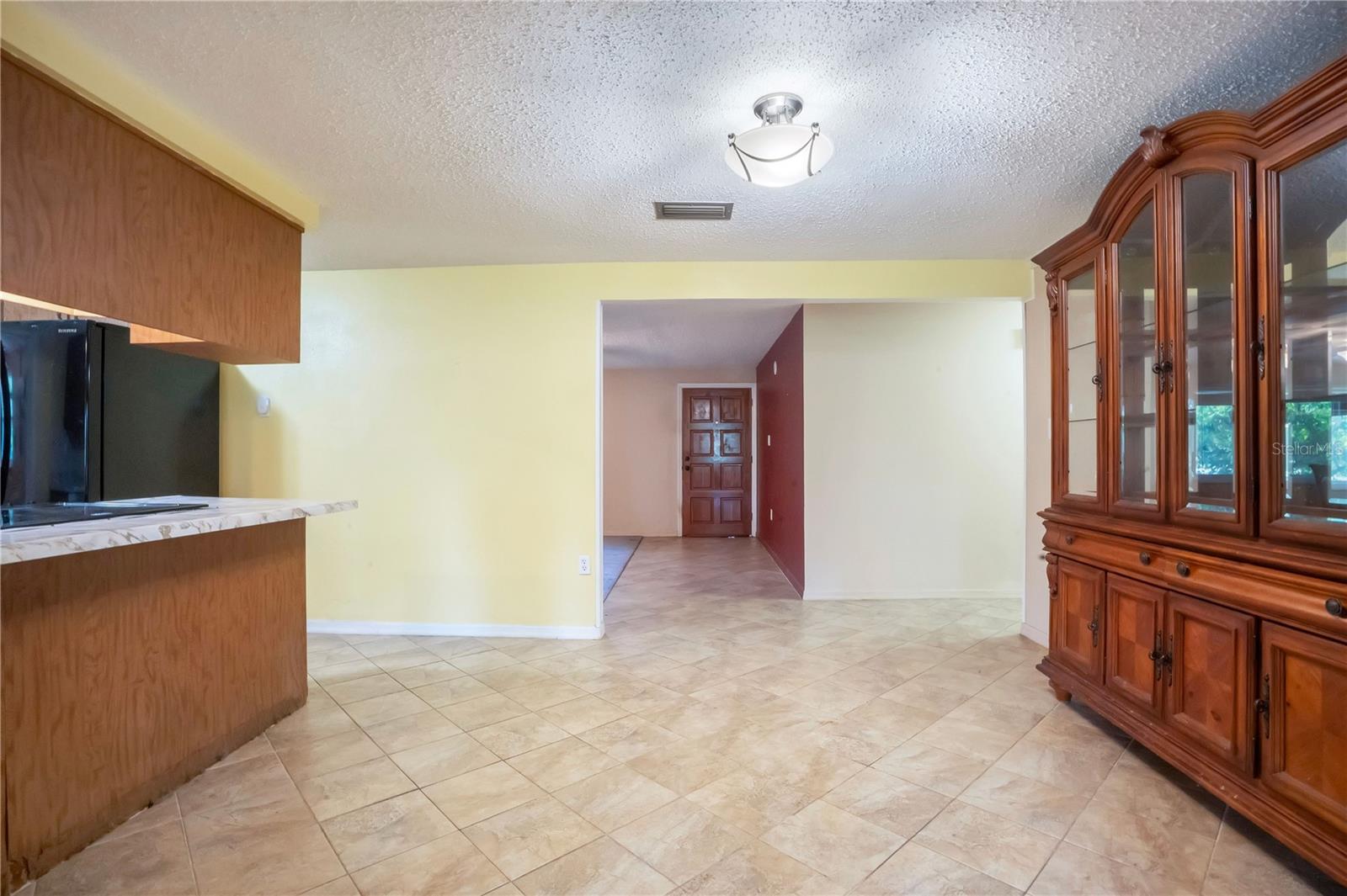 Dining Room (looking towards Front Door)