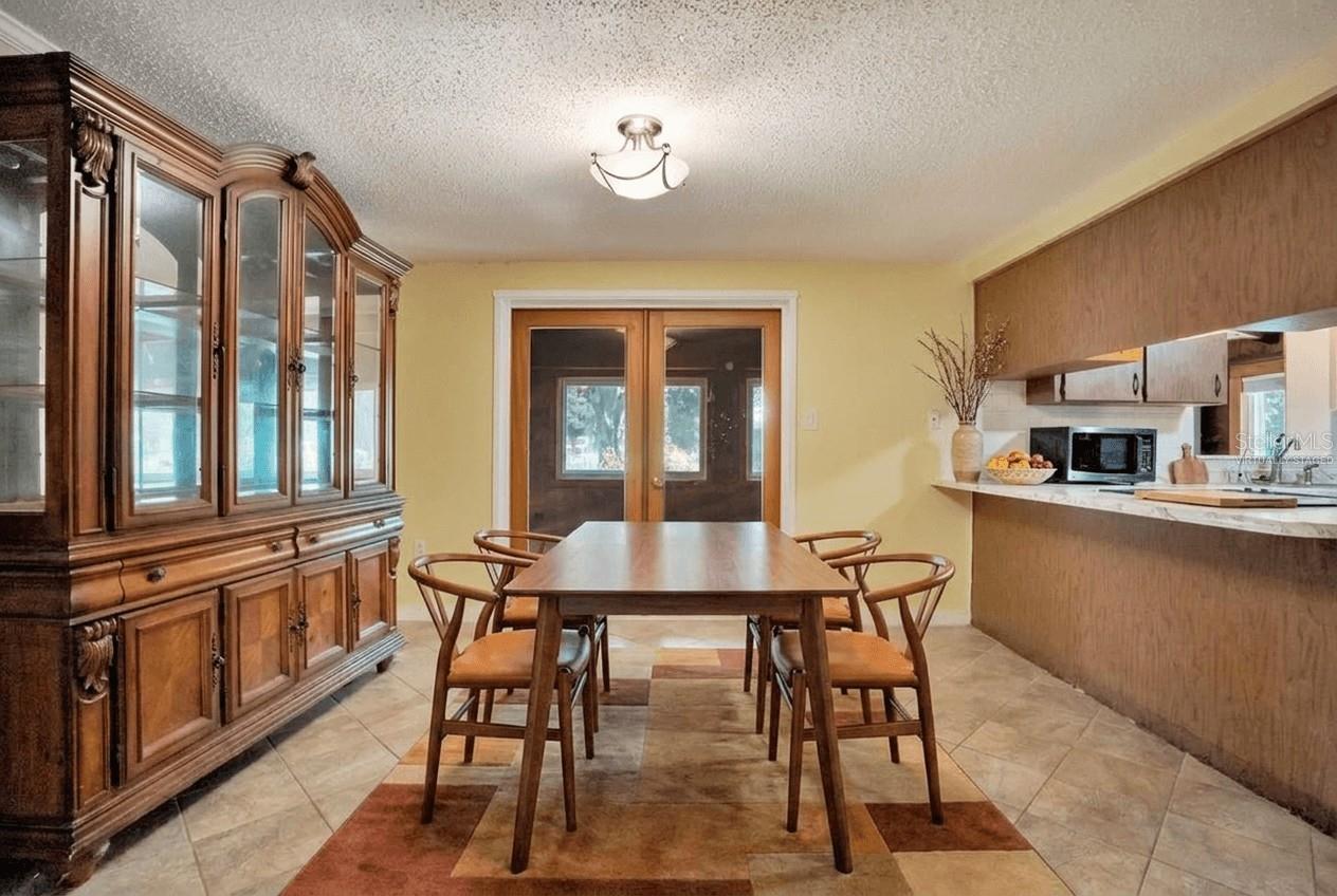 Dining Room (Virtually Staged)