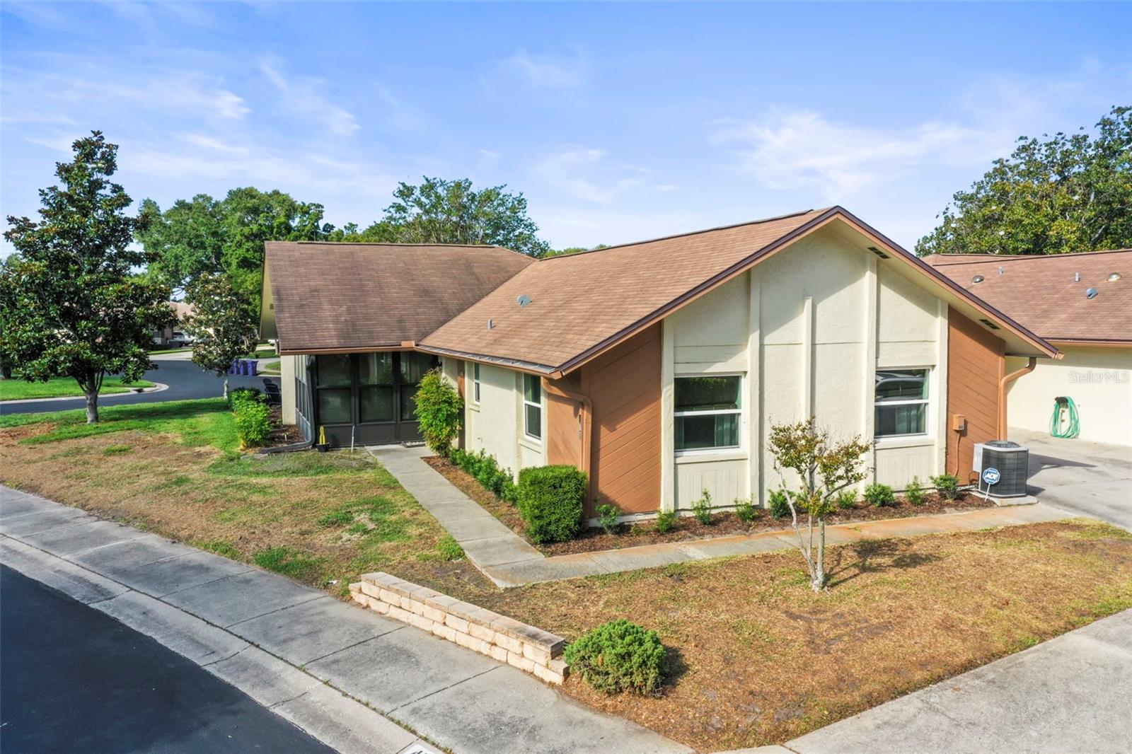 400 Stirling Terrace Dunedin 2 bed 2 bath with garage and driveway