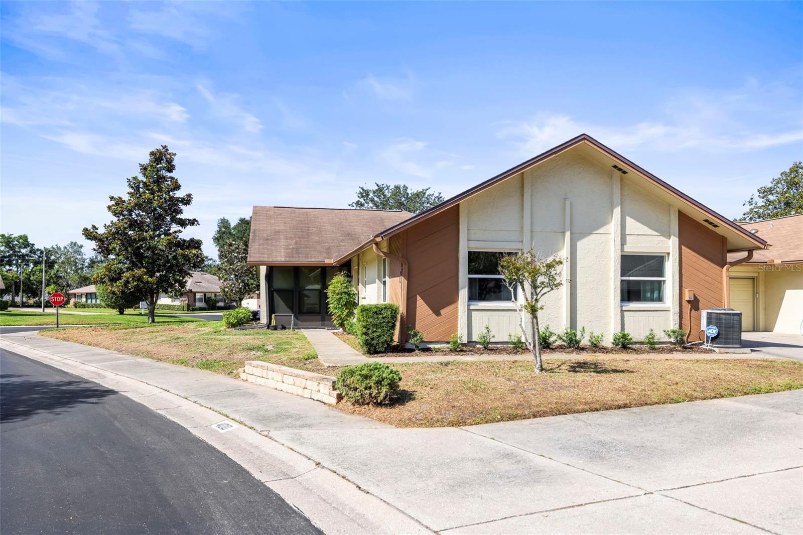 400 Stirling Terrace Dunedin 2 bed 2 bath with garage and driveway