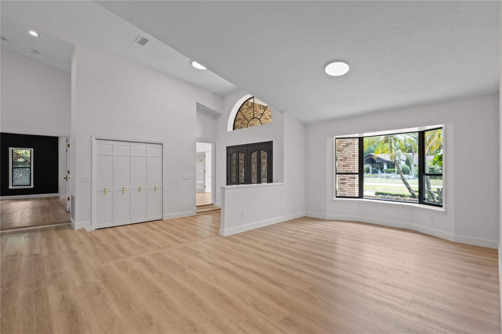 foyer dining