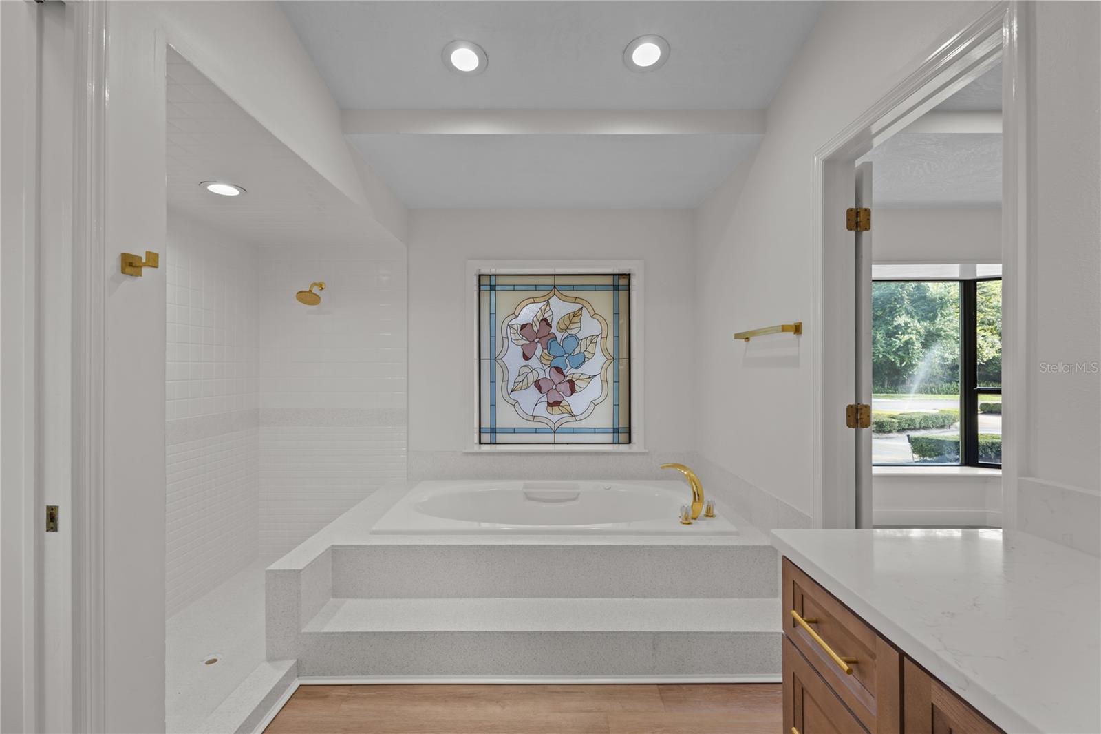 primary bathroom jet tube