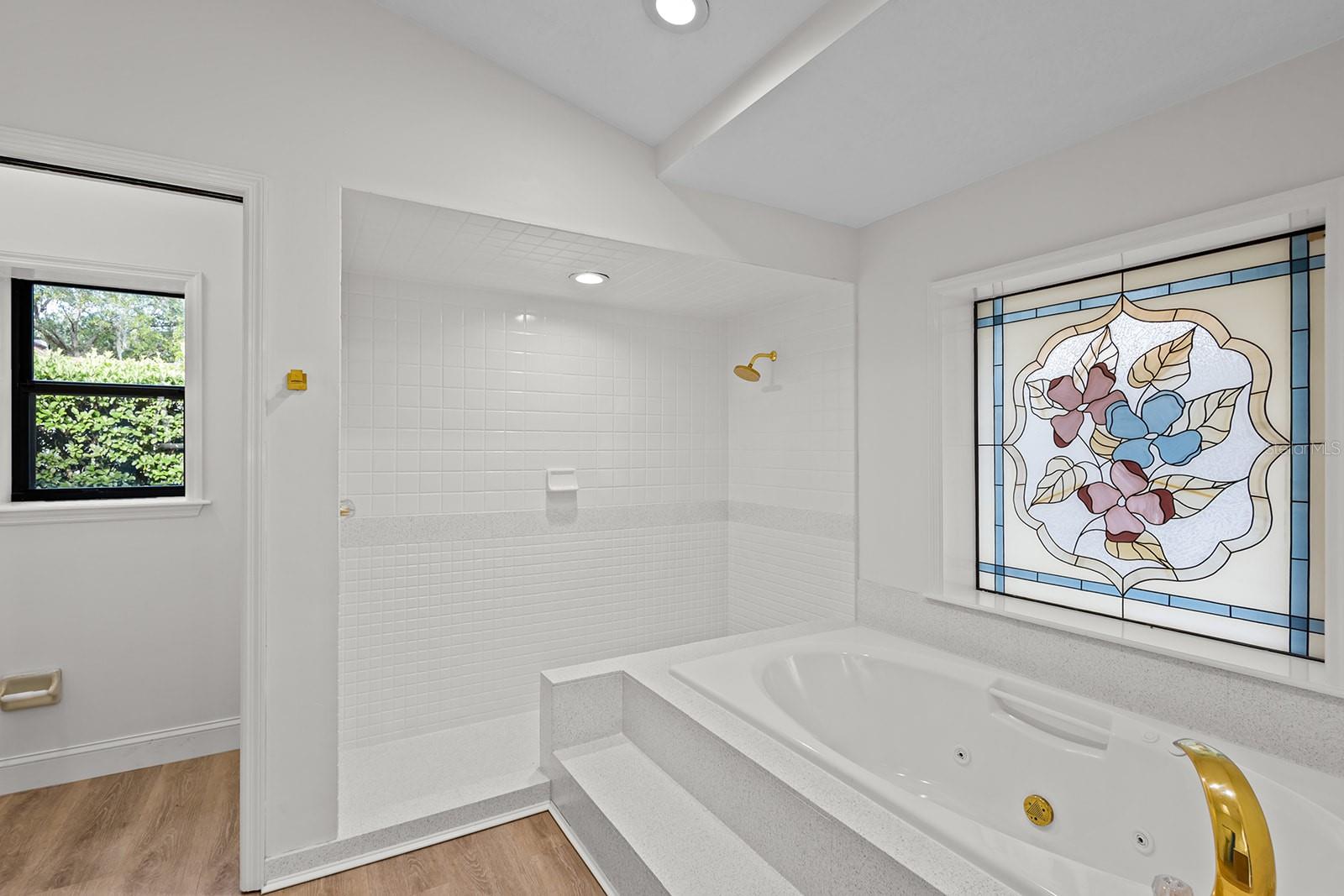primary shower and jet tub