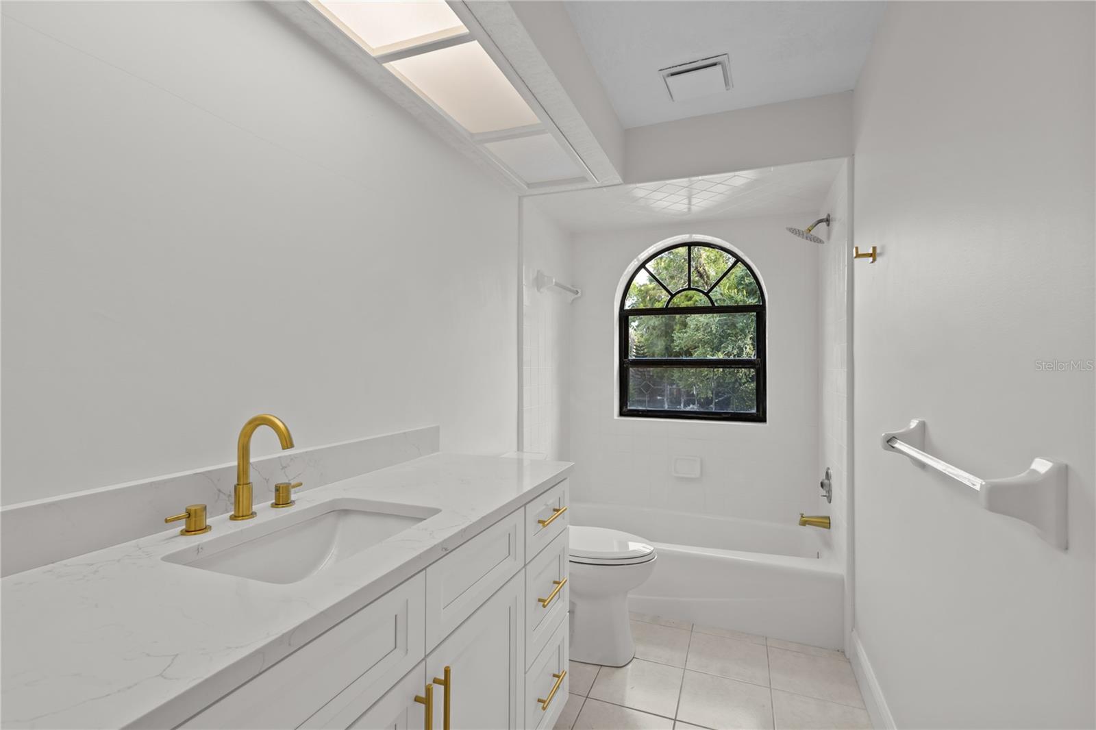 on-suite bathroom second floor