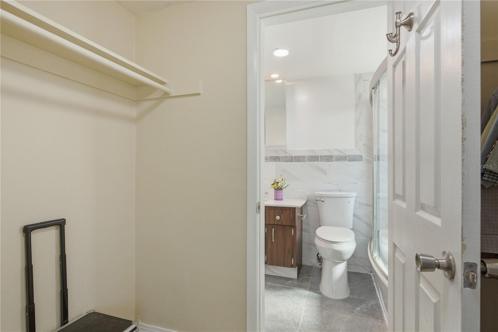 Walkthrough Closet to Bathroom