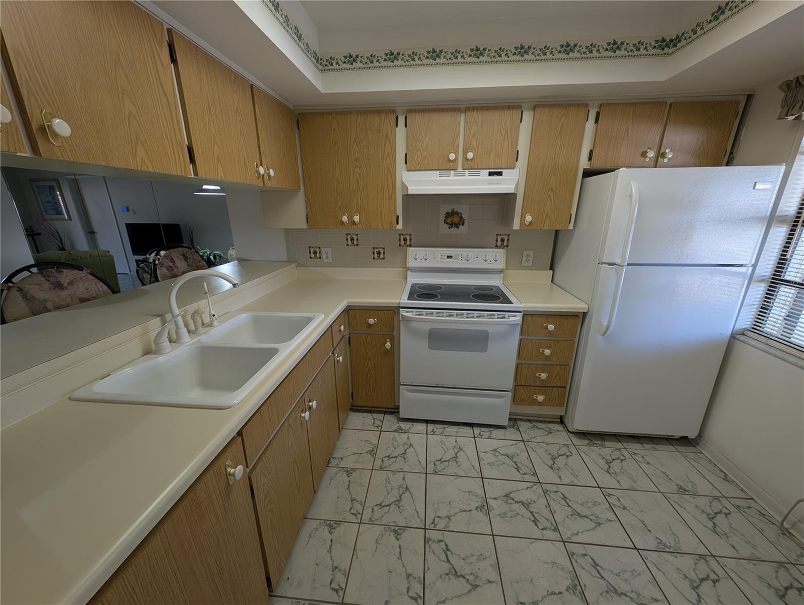 Bright & Spacious Kitchen