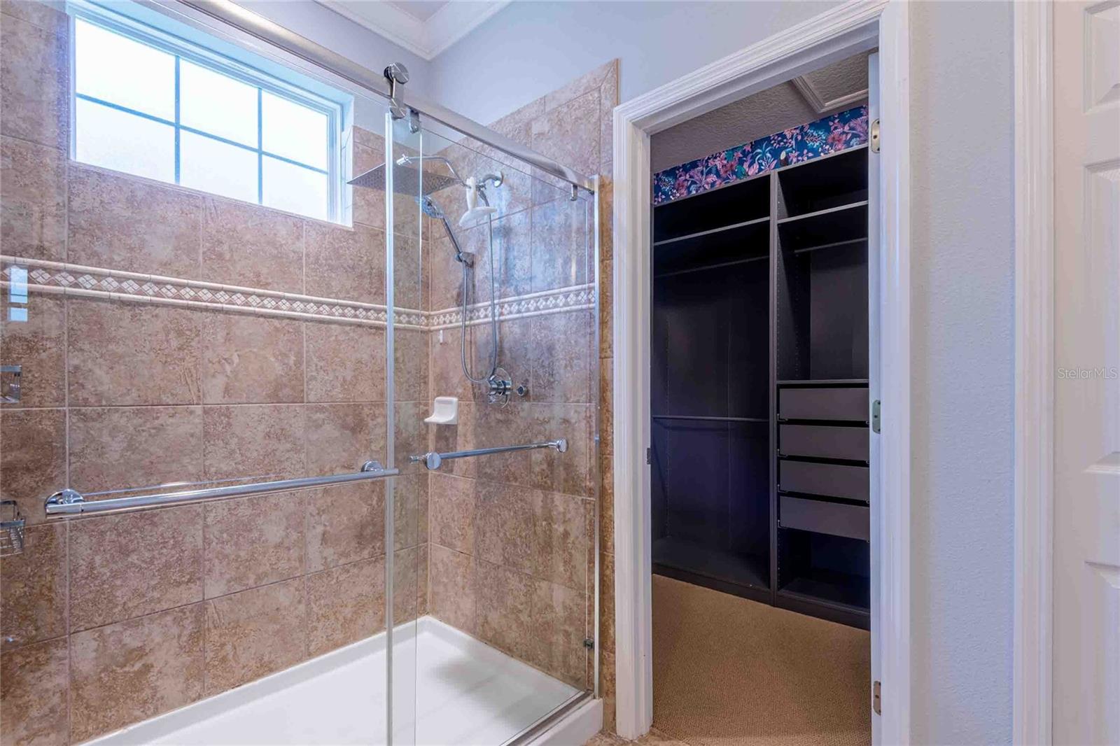 Primary en-suite