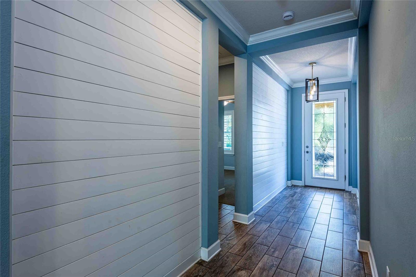 Hall to secondary bedrooms.