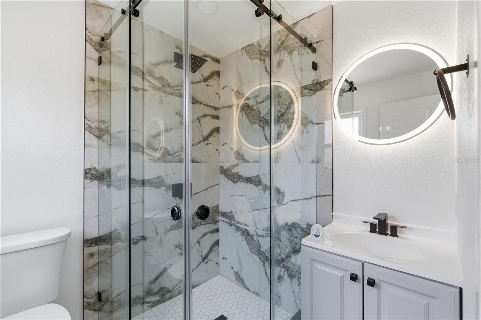 TB8504579