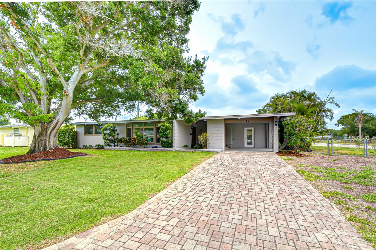 Great MCM curb appeal and large driveway