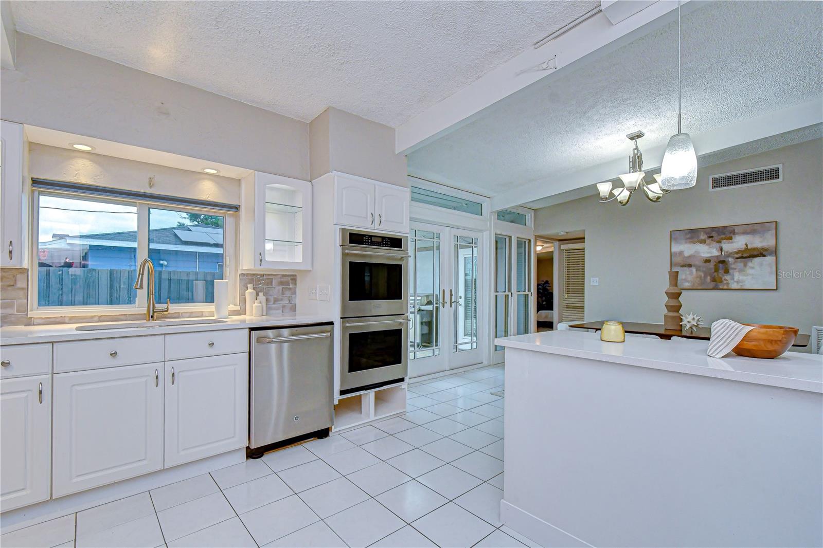 Double oven in the kitchen