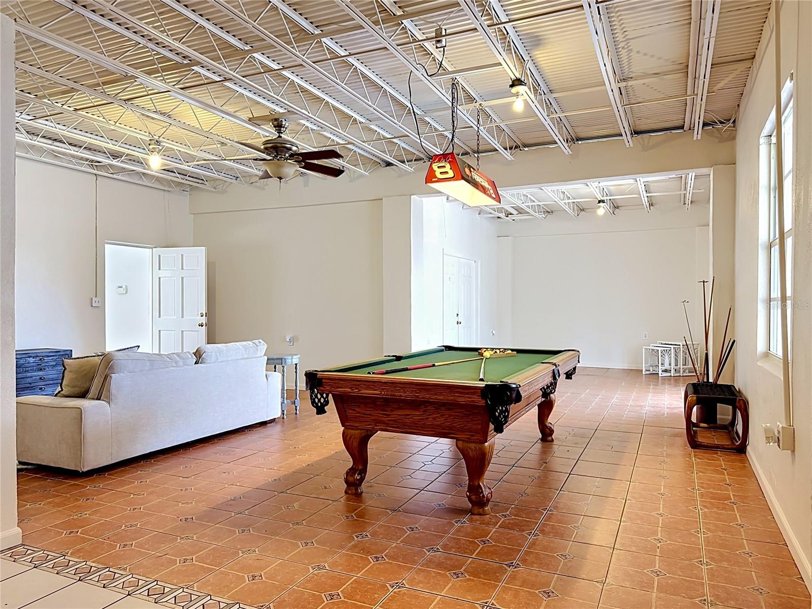 Game room with built-in entertainment space