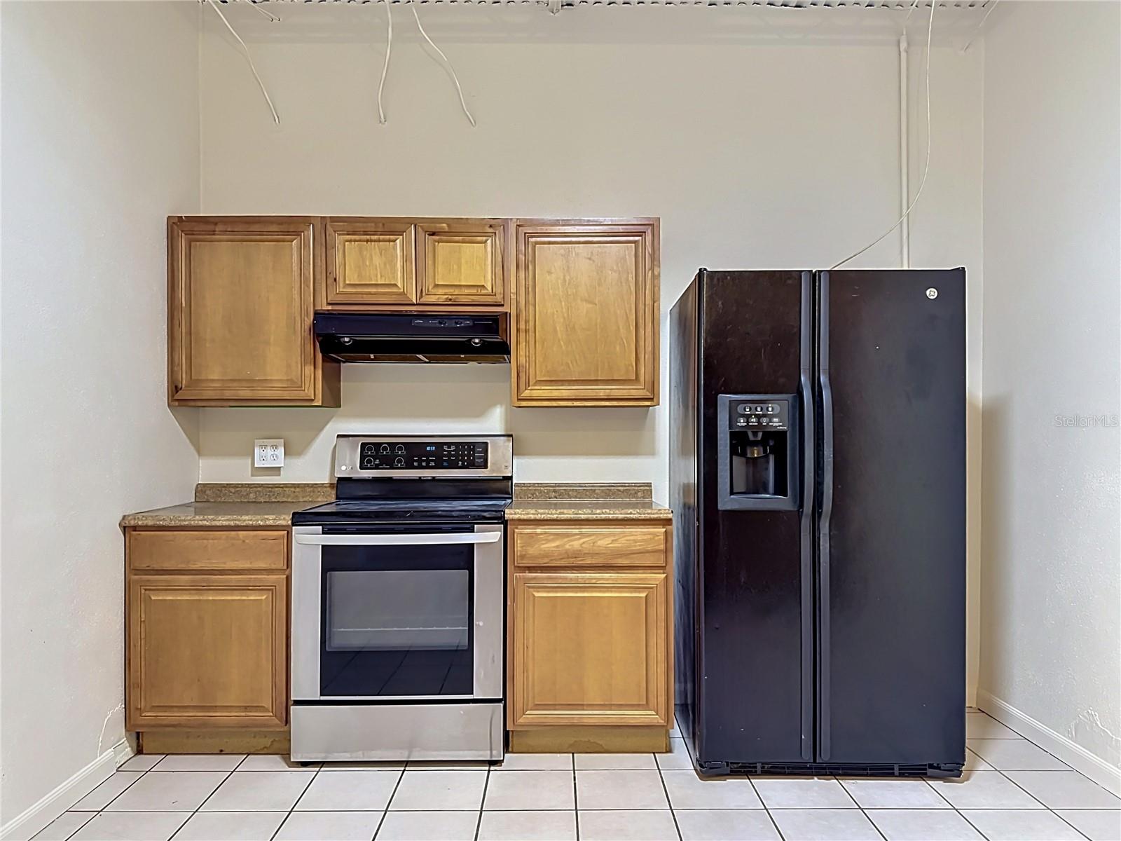 Downstairs kitchenette with full appliances and cabinetry