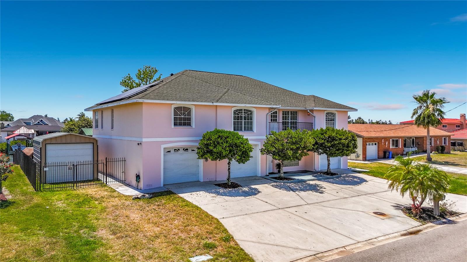 Curb appeal at 624 Kingston Ct