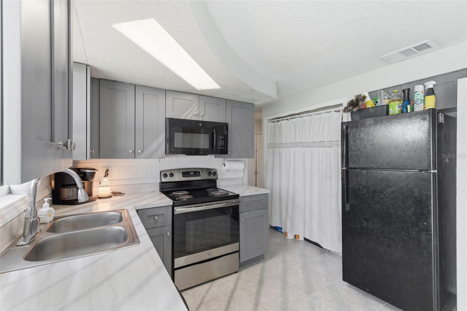 TB8504670