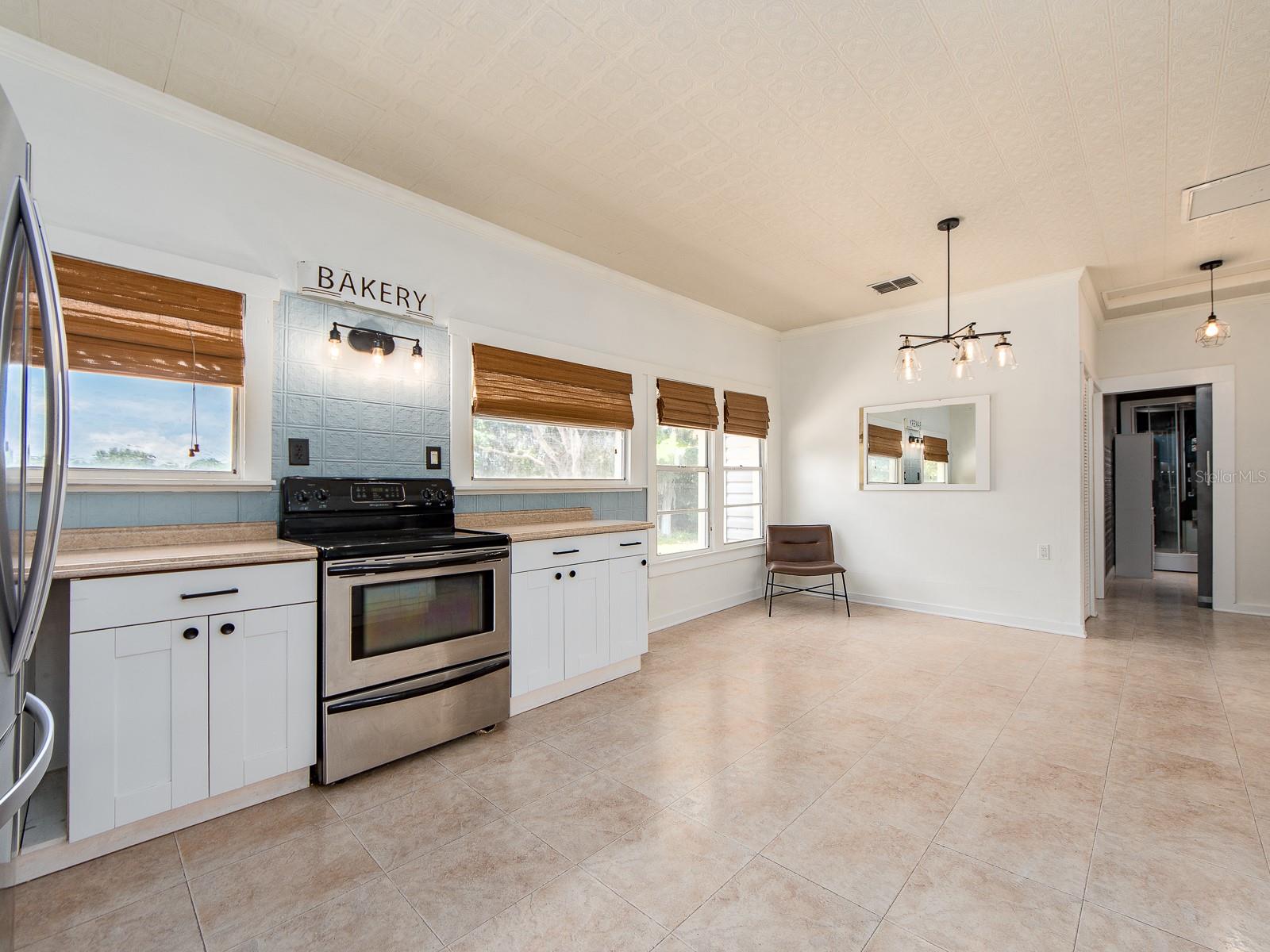 Eat-in kitchen area