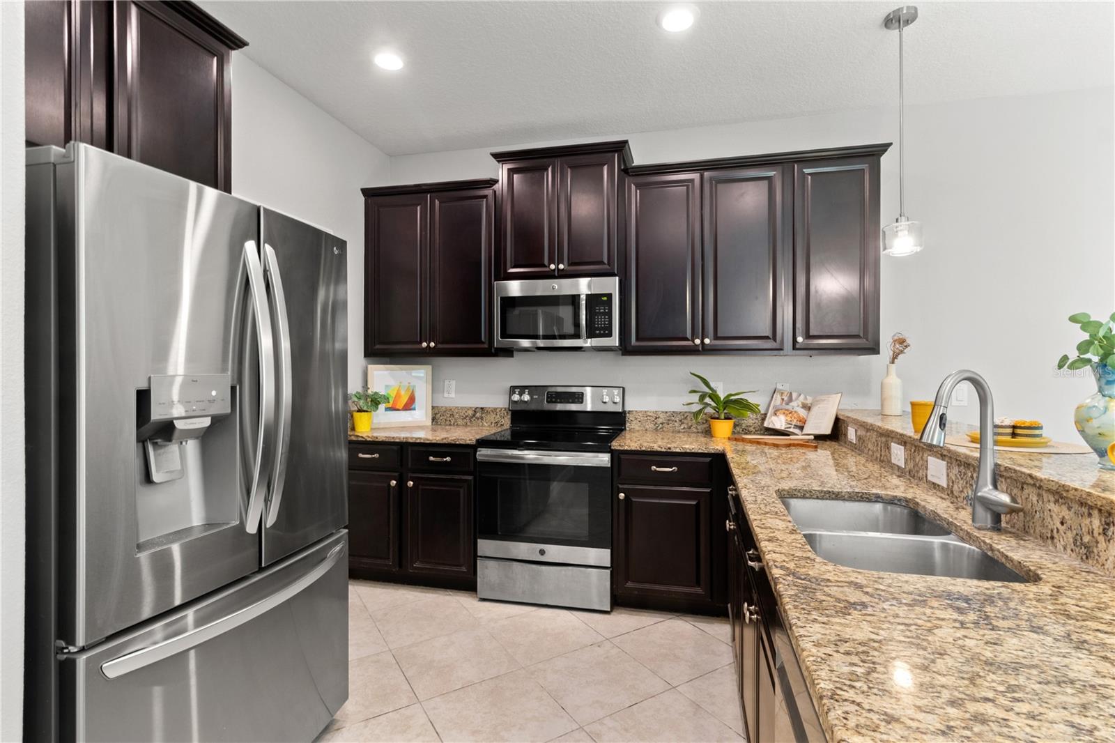 Large kitchen with plenty of granite counter tops