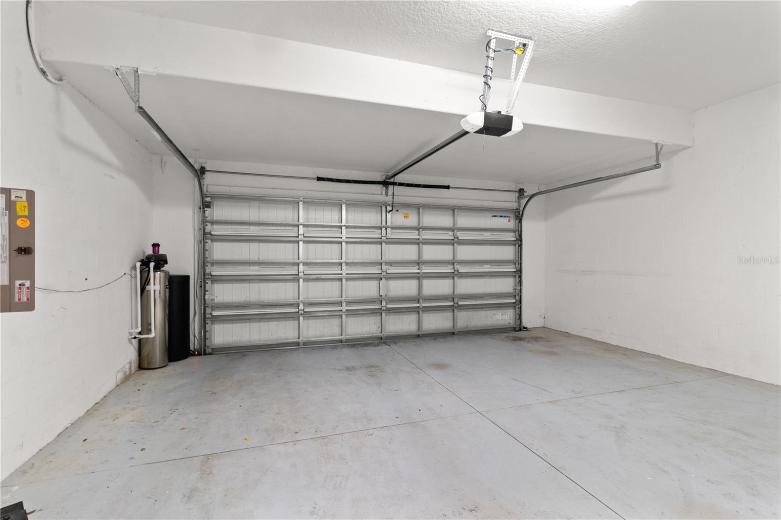 nice and clean attached 2 car garage